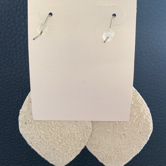 Chic Black and White Layered Earrings - Picture 4 of 4